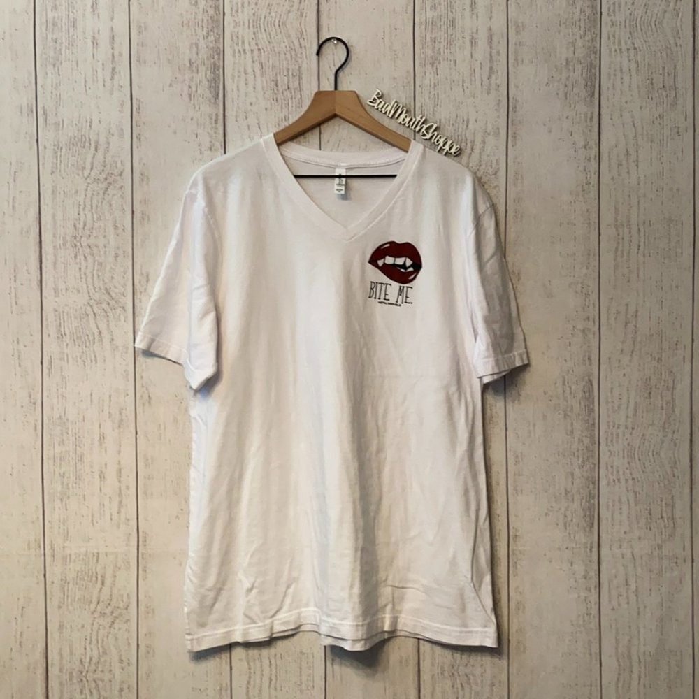 *Metal Marvels Bite Me Chompers Vampire Vneck Tee - 2XL [White]